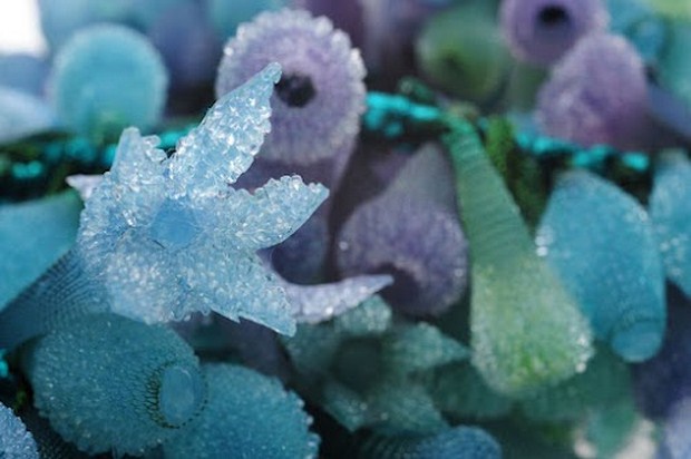 Collier_Grappe_BleuVert_©Tzuri Gueta (Copier)