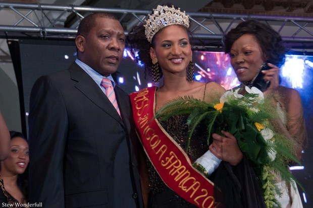 NAIR - Miss Angola France 2012 (Copier)