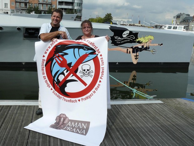 Sea First_Belgique_et_le_fondateur_de_Amanprana_Bart_Maes_Amanprana_sponsorise_le_bateau_Brigitte_Bardot (Copier)