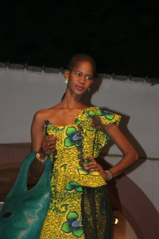 Le 1er "Carrefour de la Mode" est une soirée destinée à réunir des créateurs talentueux et ambitieux provenant des 4 coins du Mali, pour l'instant et pourquoi pas dans l'avenir de toute l'Afrique. Lors de chaque Carrefour, nous présentons des stylistes, des créateurs d?accessoires, créateur de bijoux, mannequins et des jeunes talents, la soirée permettra non seulement de promouvoir la mode au Mali, de valoriser la création Malienne mais aussi le développement de la diversité socioculturelle. Au delà de l?aspect divertissant de l?évènement nous chercherons à changer le regard du grand public sur la mode. Un quinzaine de stylistes, qui brassent les matières, les formes, les impressions et les coupes sont présent lors de cette 1ere edition et espérent voir cet évenement, se périniser.Karl As