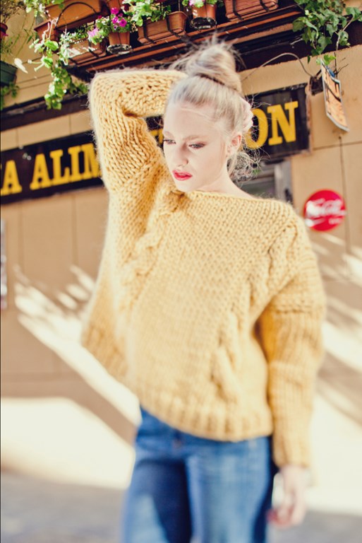 We are knitters - pull jaune (Copier)