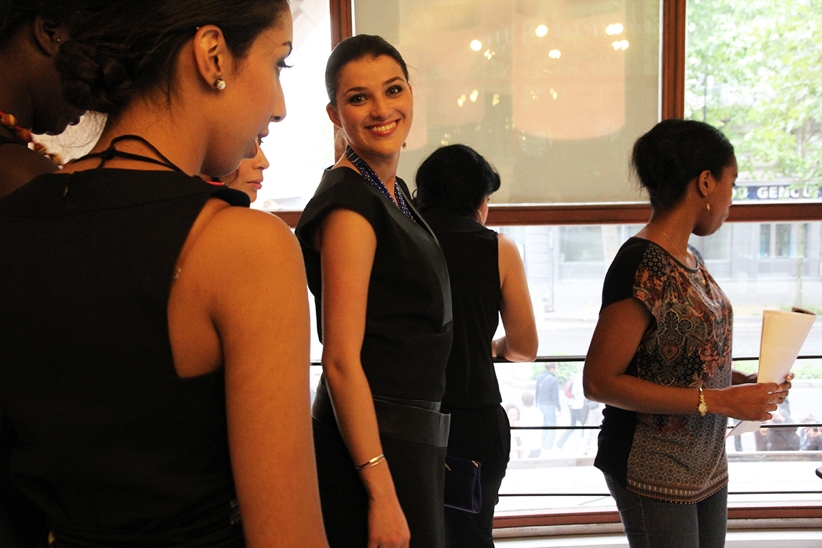 les petites robes noires de la griffe Les Couleurs du Noir France. Caravane Fashion for Freedom UFFP Ithemba au Viaduc des Arts photo Diane Cazelles UFFP productions