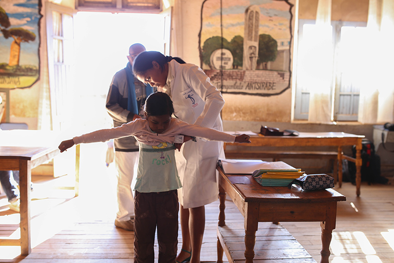 La visite médicale des enfants (2)
