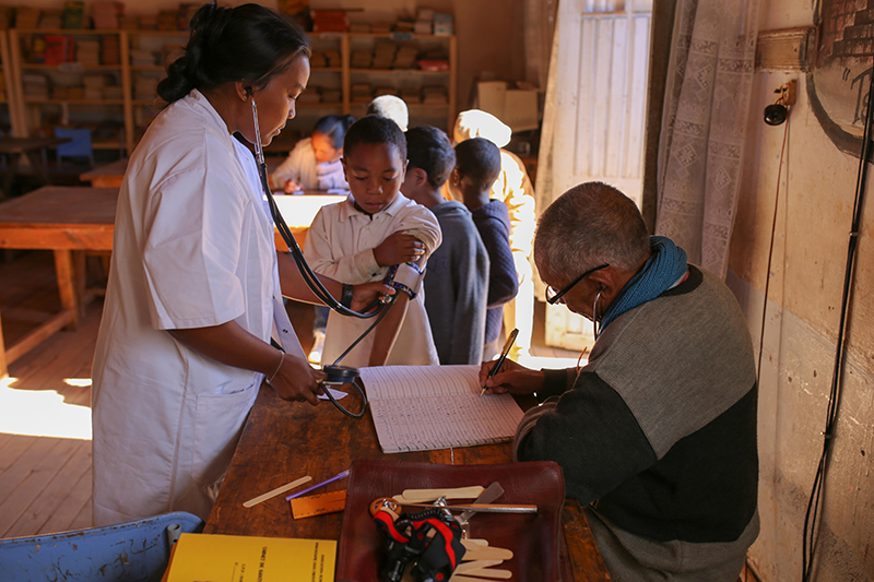 La visite médicale des enfants (6)