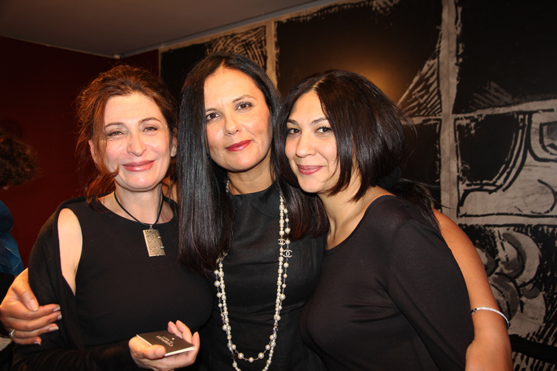 sur la gauche Pariza Reza au milieu Fériel Berraies Guigny et sur la droite Kathy Heidarpour UFFP directrice beauté